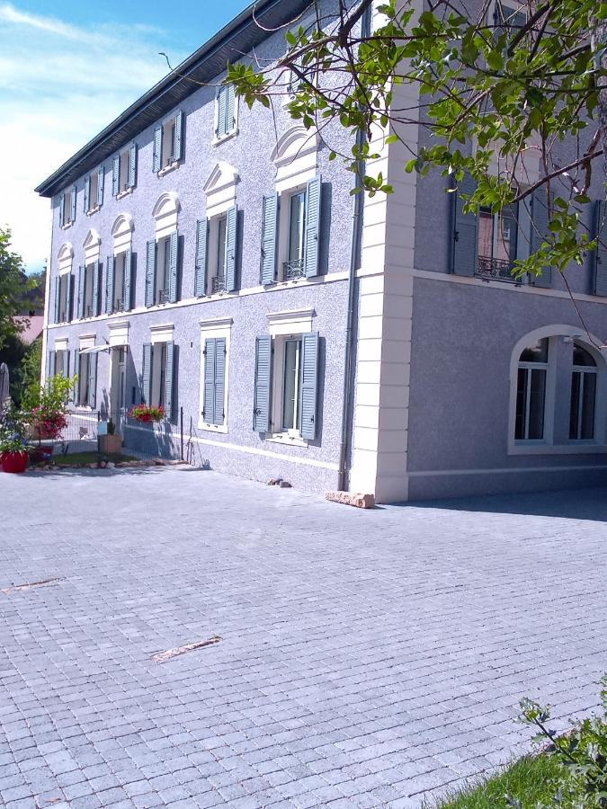 A Deux Pas Du Rheby Hotel Villebois Luaran gambar