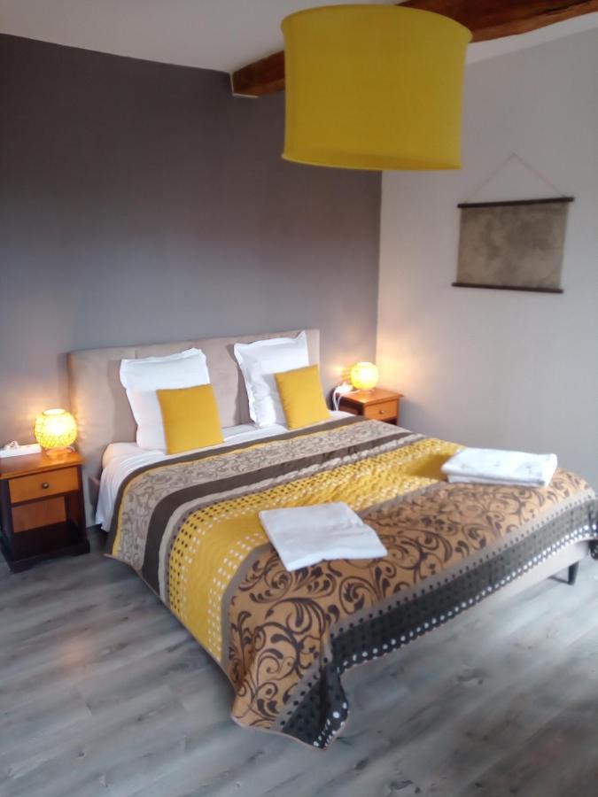 A Deux Pas Du Rheby Hotel Villebois Luaran gambar