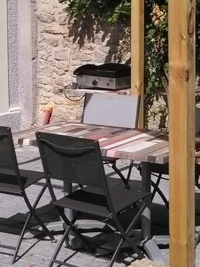A Deux Pas Du Rheby Hotel Villebois Luaran gambar